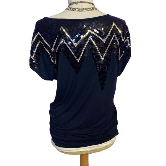 Black and Gold Zig Zag Pattern Sequin Top - Picture 3 of 4